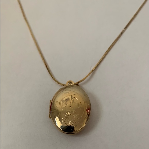 New vintage hand engraved locket - Picture 2 of 16